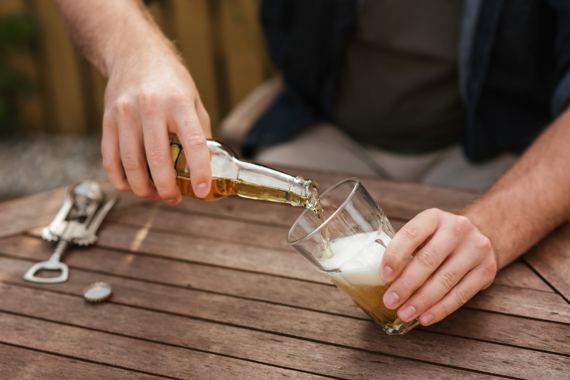 beer pour into glass